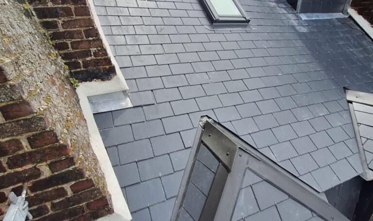 lumière naturelle grâce à l’intégration de verrières VELUX 188x118.