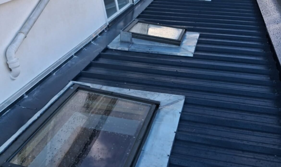 Une toiture bien pensée : intégration sur-mesure des Velux® et gouttières