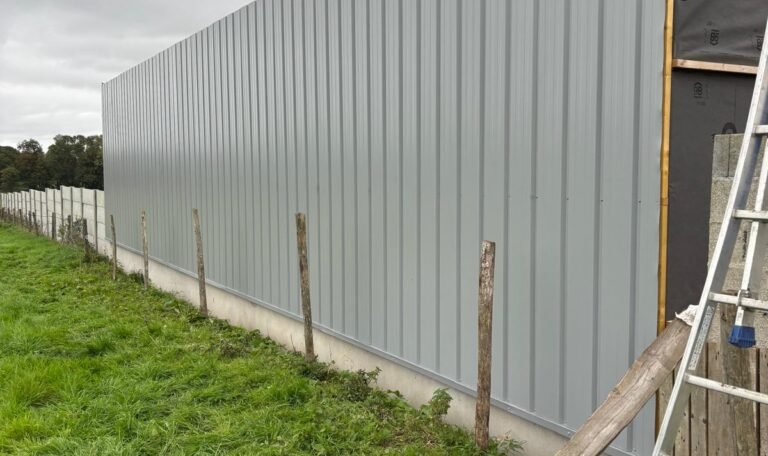 Ossature bois & bardage bac acier : une combinaison performante et durable