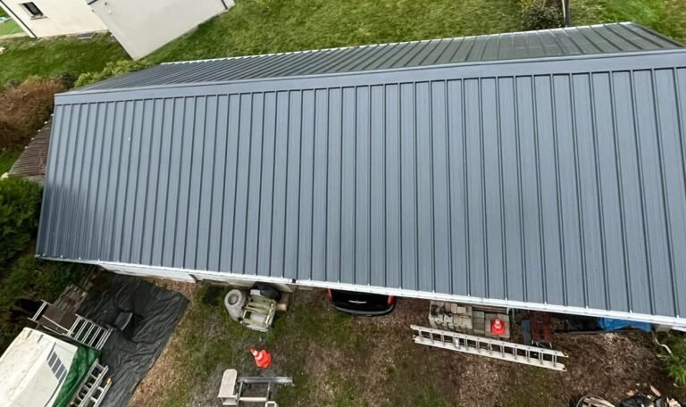 toiture en bac acier et gouttière zinc naturel à Auzouville-sur-Ry