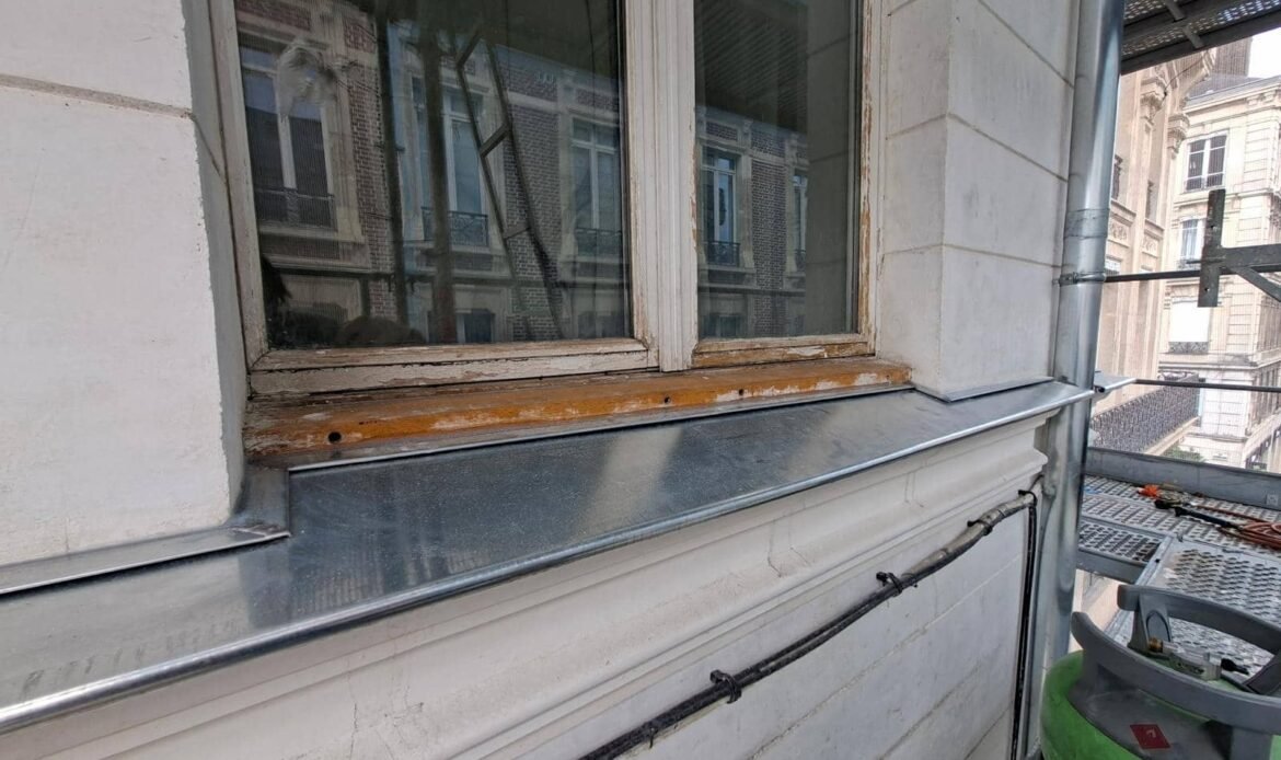Découvrez notre réalisation d'habillage de corniche en zinc naturel à Rouen. Une solution durable pour protéger les façades, prévenir les infiltrations et valoriser le patrimoine bâti.