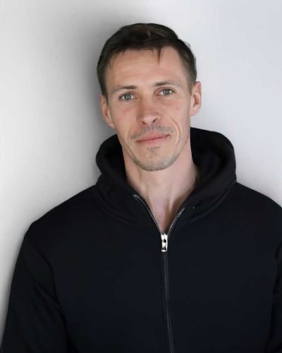 Portrait de Pierre Courty, gérant et co-fondateur de CF Couverture, spécialiste des travaux de couverture à Préaux